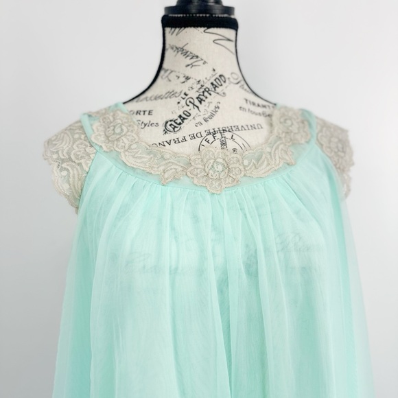 Vintage 1960’s Babydoll and Robe Peignoir Set - Picture 4 of 14